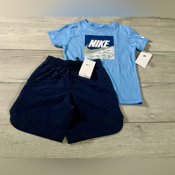Boys Nike blue tshirt navy shorts outfit size 7( NWT)